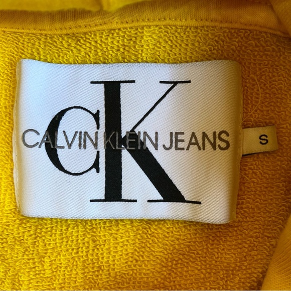 Calvin Klein cropped hoodie - Picture 3 of 3